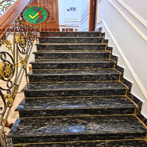 Cầu Thang Đá Đen Nhiệt Đới